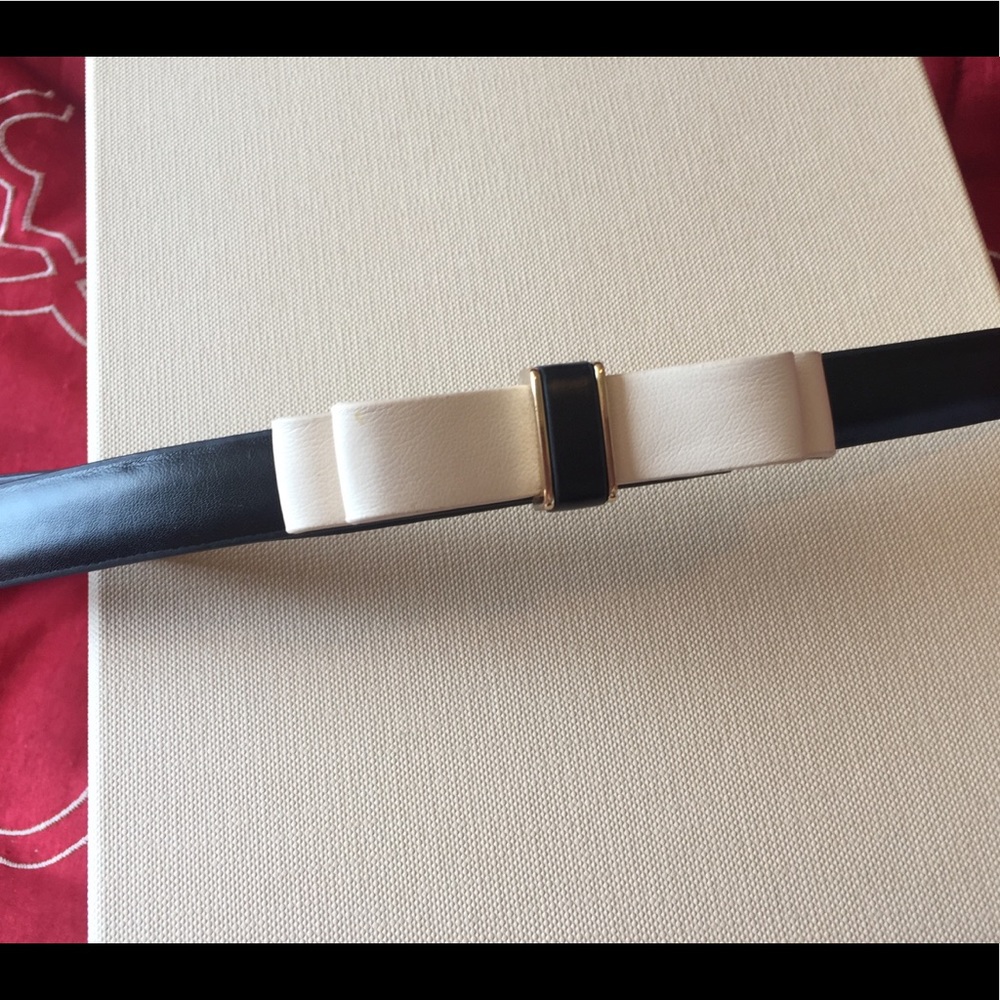 Ann Taylor leather belt small